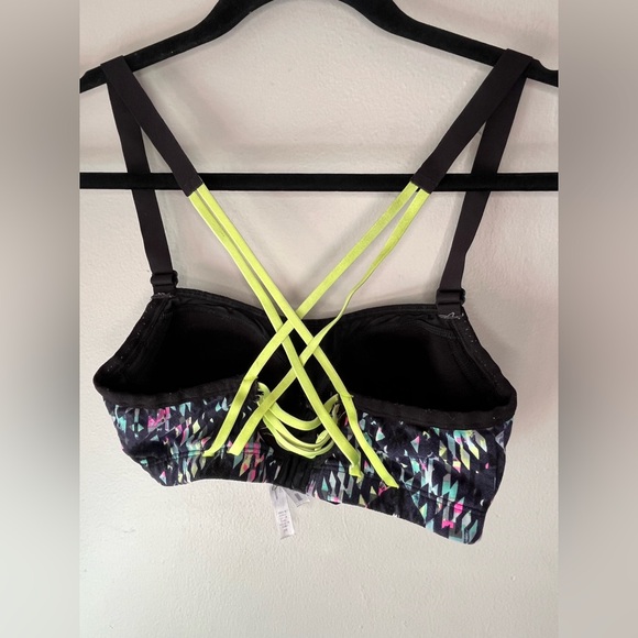 Victoria's Secret VSX Sport Strappy Back Sports Bra Black w Multicolor Size 32C - Picture 2 of 6